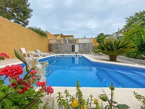 Foto 1 de Venta de chalet en avenida Montseny de 3 habitaciones con terraza y piscina
