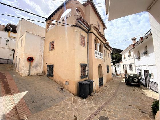 Foto 1 de Casa adossada en venda a calle Real de 3 habitacions amb terrassa i balcó