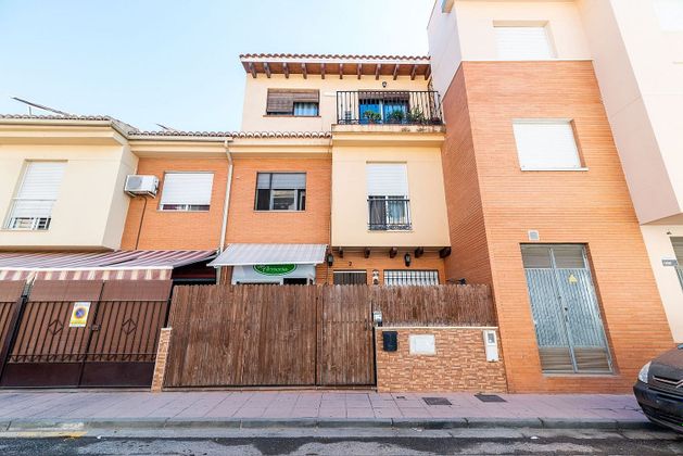 Foto 2 de Casa adossada en venda a calle Catamarán de 4 habitacions amb terrassa i garatge