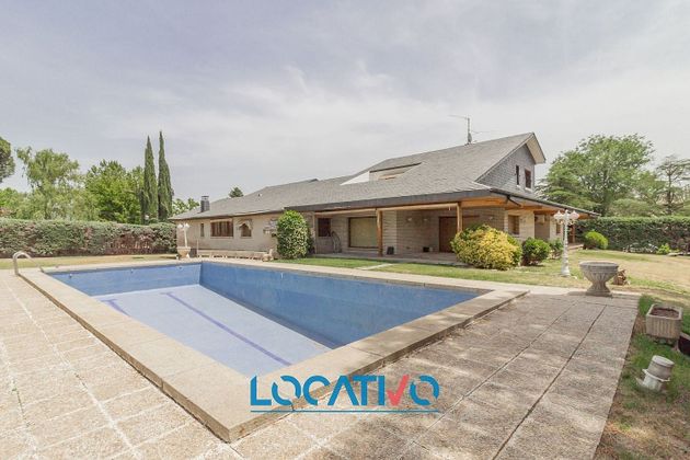 Foto 1 de Xalet en venda a Villafranca del Castillo de 7 habitacions amb terrassa i piscina