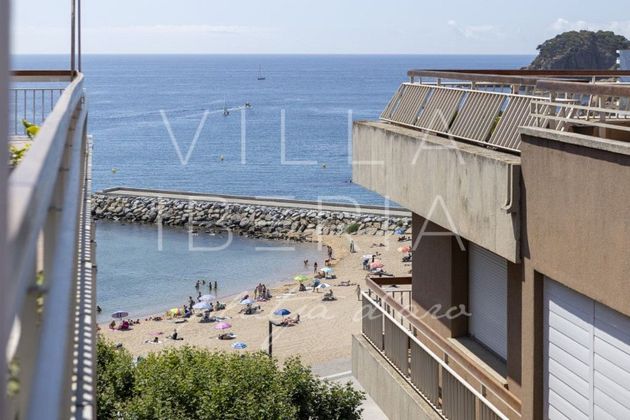 Foto 2 de Alquiler de ático en Centre - Sant Feliu de Guíxols de 4 habitaciones con terraza y muebles