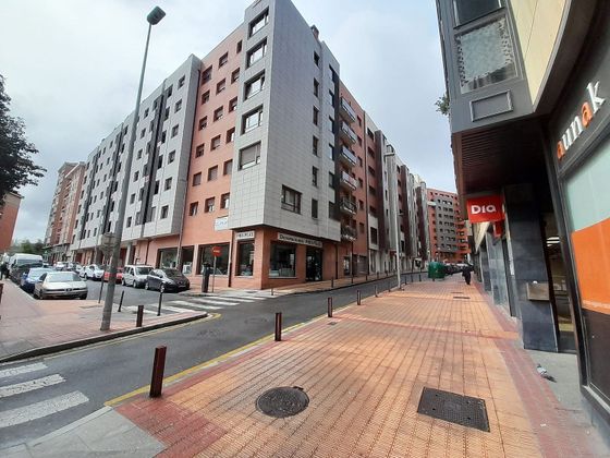 Foto 1 de Venta de piso en Bagatza - San Vicente de 3 habitaciones con garaje y balcón