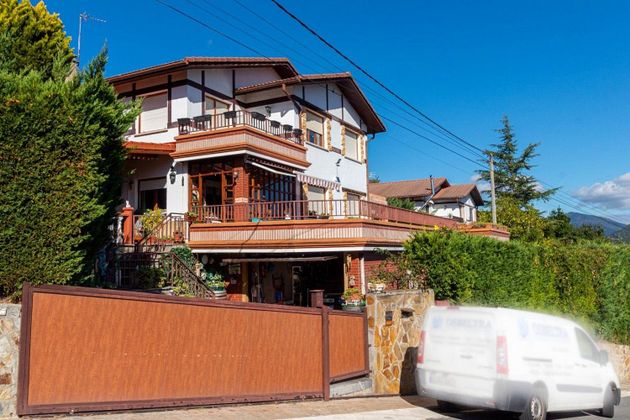 Foto 2 de Chalet en venta en Valle de Mena de 4 habitaciones con terraza y piscina