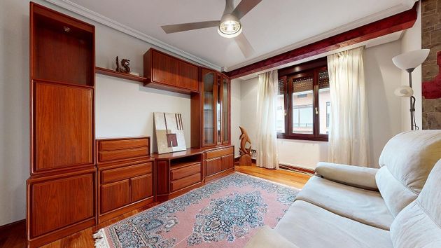 Foto 2 de Piso en venta en Zalla de 2 habitaciones con balcón y calefacción