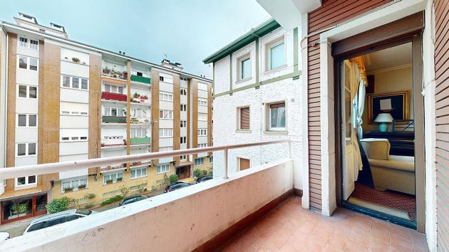 Foto 2 de Pis en venda a calle Almirante Cristobal Mello de 4 habitacions amb balcó i calefacció