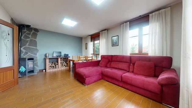 Foto 1 de Casa adossada en venda a Valle de Mena de 3 habitacions amb garatge i calefacció