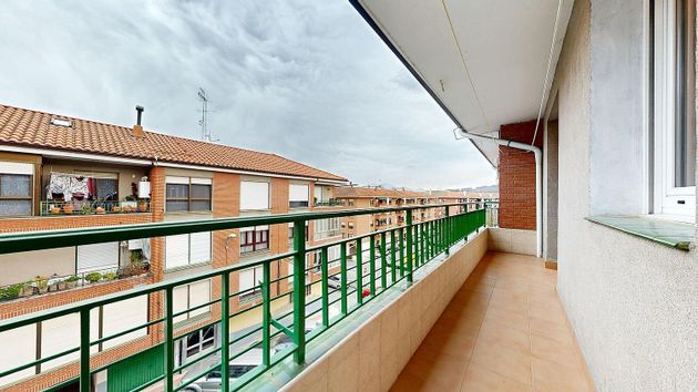 Foto 1 de Piso en venta en Zalla de 3 habitaciones con garaje y balcón