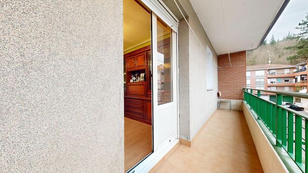 Foto 2 de Pis en venda a Zalla de 3 habitacions amb garatge i balcó