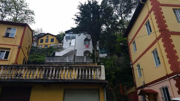 Foto 1 de Chalet en venta en San Pedro de Deusto-La Ribera de 4 habitaciones con terraza y jardín