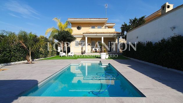 Foto 1 de Venta de chalet en El Carme-Sant Agustí-Bonavista de 4 habitaciones con terraza y piscina