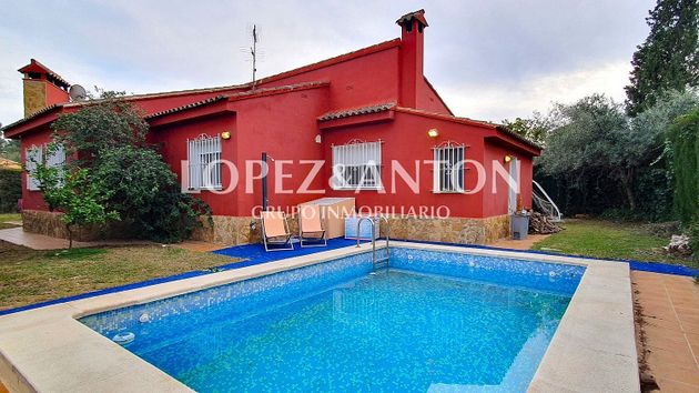 Foto 2 de Venta de chalet en Montealegre de 4 habitaciones con terraza y piscina