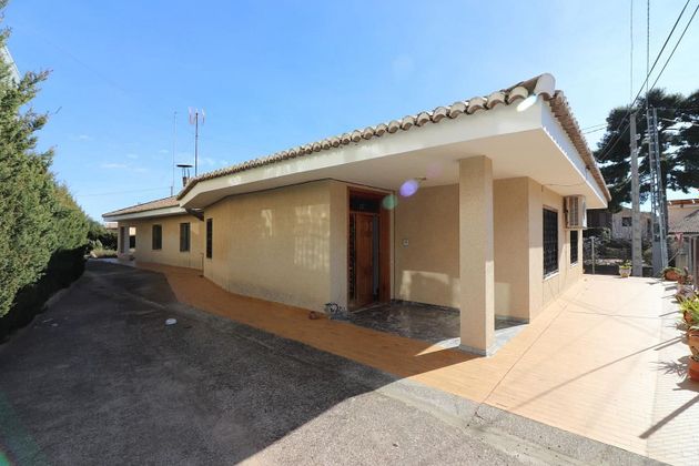 Foto 1 de Venta de chalet en Alborache de 5 habitaciones con terraza y piscina