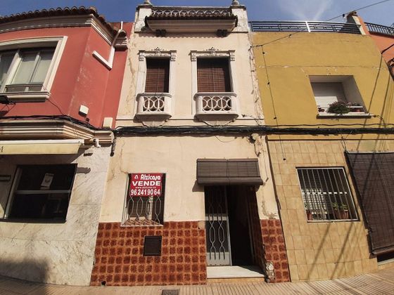 Foto 1 de Xalet en venda a Ayuntamiento - Centro de 3 habitacions amb garatge