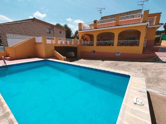Foto 2 de Chalet en venta en Montroy de 7 habitaciones con terraza y piscina