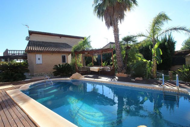 Foto 1 de Venta de chalet en Godelleta de 3 habitaciones con terraza y piscina