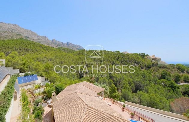 Foto 2 de Venta de chalet en Callosa d´En Sarrià de 6 habitaciones con terraza y piscina