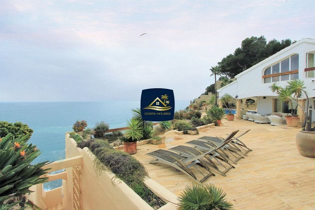 Foto 1 de Venta de chalet en Moravit - Cap Blanc de 5 habitaciones con terraza y piscina