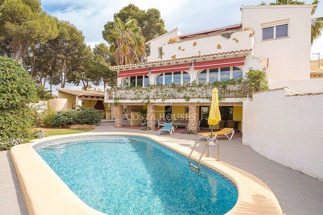 Foto 2 de Chalet en venta en El Portet - Pla de Mar de 5 habitaciones con terraza y piscina
