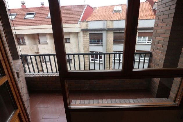 Foto 2 de Piso en venta en Zona Teatro Campoamor de 2 habitaciones con terraza y balcón