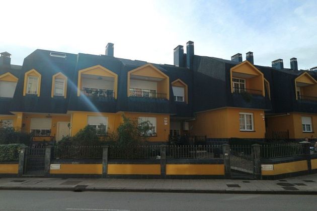 Foto 2 de Casa en venda a Tenderina Baja - Ventanielles de 6 habitacions amb garatge