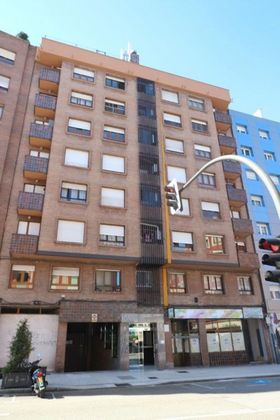 Foto 1 de Piso en alquiler en Milán - Pumarín - Teatinos de 3 habitaciones con garaje y ascensor