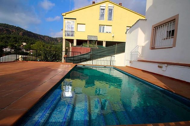 Foto 1 de Casa en venda a Vacarisses de 5 habitacions amb piscina i jardí
