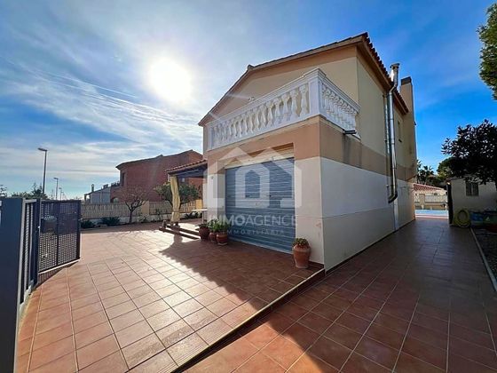 Foto 2 de Chalet en venta en Berà Mar - El Francaset de 4 habitaciones con terraza y piscina