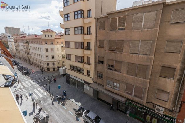 Foto 1 de Venta de piso en Centro - Alicante de 4 habitaciones con garaje y balcón
