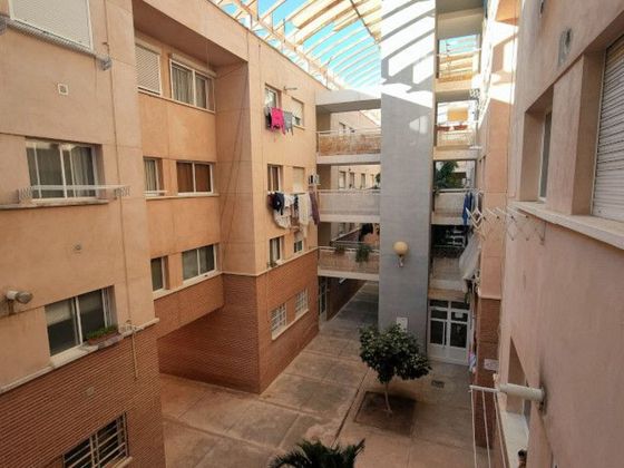 Foto 2 de Pis en venda a calle Perú de 3 habitacions amb balcó i ascensor