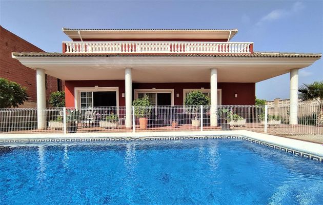 Foto 1 de Chalet en venta en Daimús de 5 habitaciones con terraza y piscina