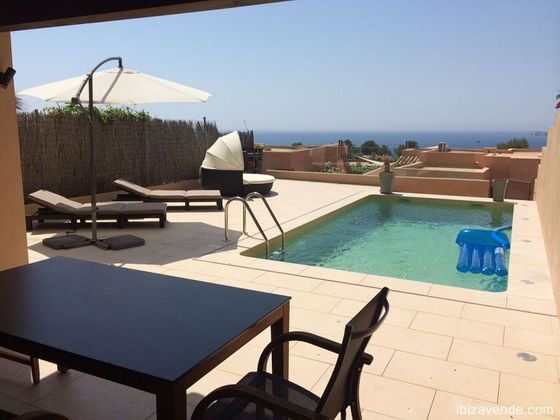 Foto 2 de Casa adossada en lloguer a Cala Vedella - Cala Tarida - Cala Conta de 3 habitacions amb terrassa i piscina