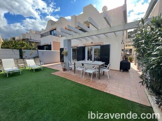 Foto 1 de Chalet en venta en Cala Vedella - Cala Tarida - Cala Conta de 3 habitaciones con terraza y piscina