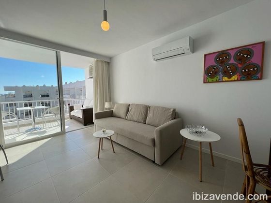 Foto 1 de Venta de piso en Ses Figueretes - Platja d'en Bossa - Cas Serres de 1 habitación con terraza y piscina