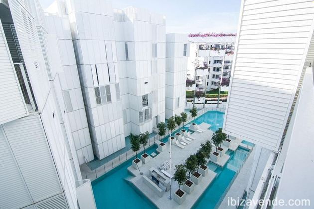 Foto 1 de Pis en lloguer a Marina Botafoc - Platja de Talamanca de 2 habitacions amb terrassa i piscina