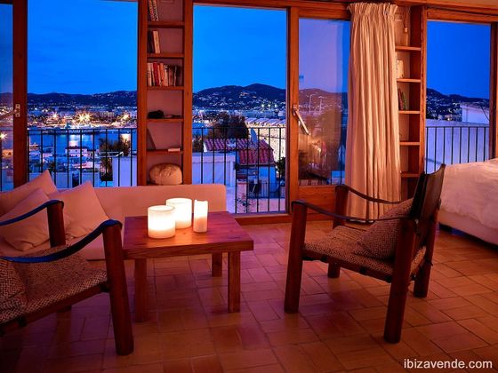 Foto 1 de Àtic en venda a Dalt de la Vila - La Marina de 1 habitació amb terrassa i balcó