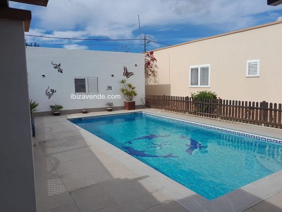 Foto 1 de Venta de chalet en Ses Figueretes - Platja d'en Bossa - Cas Serres de 3 habitaciones con terraza y piscina