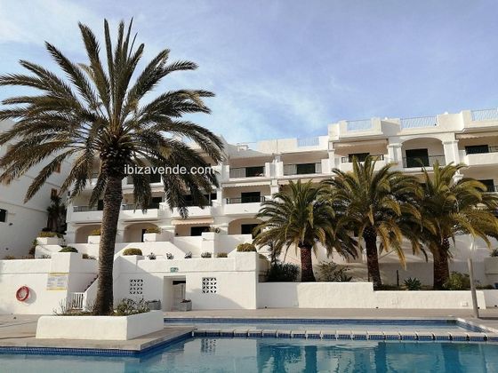 Foto 2 de Pis en lloguer a Cala Vedella - Cala Tarida - Cala Conta de 3 habitacions amb terrassa i piscina