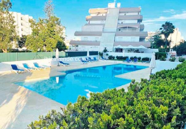 Foto 1 de Piso en venta en Marina Botafoc - Platja de Talamanca de 4 habitaciones con terraza y piscina