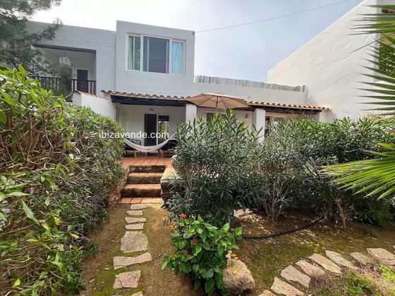 Foto 1 de Casa adosada en venta en San Agustín - Cala de Bou de 2 habitaciones con terraza y piscina