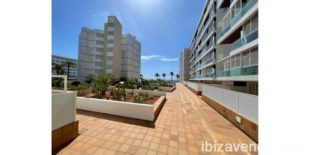 Foto 1 de Alquiler de piso en Ses Figueretes - Platja d'en Bossa - Cas Serres de 3 habitaciones con terraza y piscina