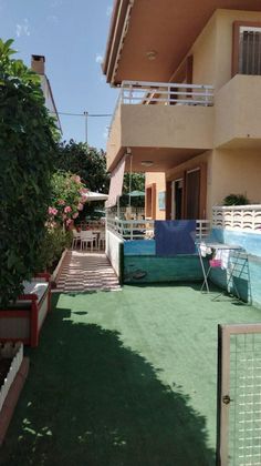Foto 1 de Casa adossada en lloguer a El Perellonet de 3 habitacions amb terrassa i piscina