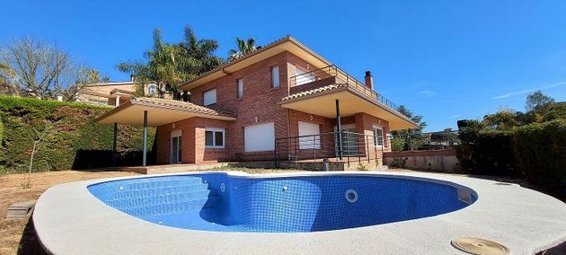 Foto 1 de Venta de chalet en Premià de Dalt de 6 habitaciones con terraza y piscina
