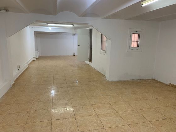 Foto 2 de Alquiler de local en calle Baixada de la Plana de 150 m²