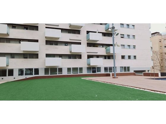 Foto 2 de Piso en venta en Cerdanyola de 3 habitaciones con terraza y piscina