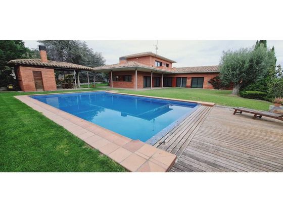 Foto 2 de Casa en venda a Canovelles de 4 habitacions amb terrassa i piscina