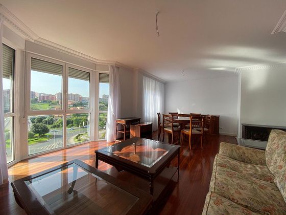 Foto 2 de Alquiler de piso en Valdenoja - La Pereda de 3 habitaciones con jardín y muebles