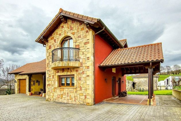 Foto 1 de Chalet en venta en Santa María de Cayón de 4 habitaciones con terraza y garaje