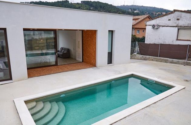 Foto 1 de Xalet en venda a Canyelles de 3 habitacions amb terrassa i piscina