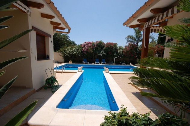 Foto 1 de Xalet en venda a Camarles de 5 habitacions amb terrassa i piscina