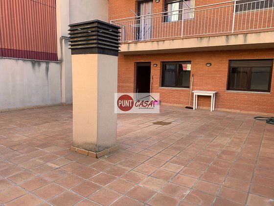 Foto 2 de Piso en alquiler en calle Democràcia de 3 habitaciones con terraza y balcón
